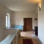 V Barokniho Fare S Rozsahlou Zahradou * Stichovice